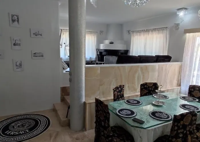 Ixian House Apartament *