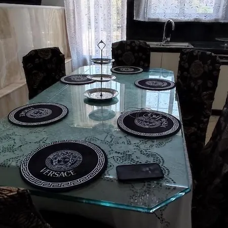 Ixian House Апартаменты