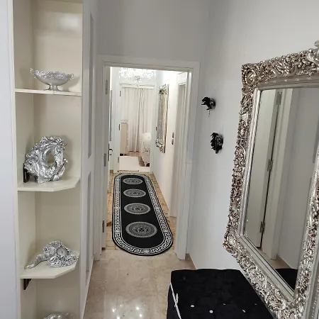 Ixian House Апартаменты *