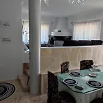 Ixian House Apartman *