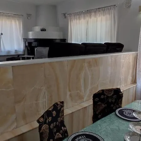 Ixian House Apartament *