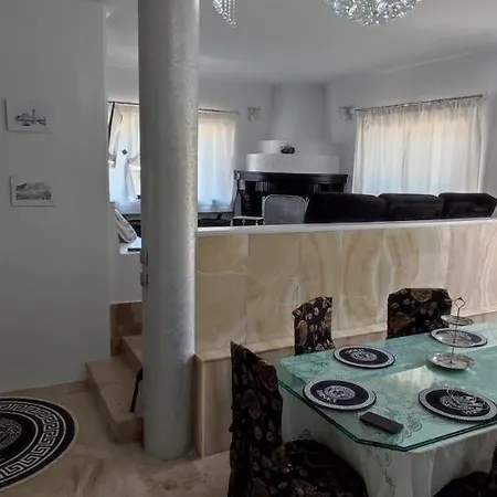 Ixian House Apartament *